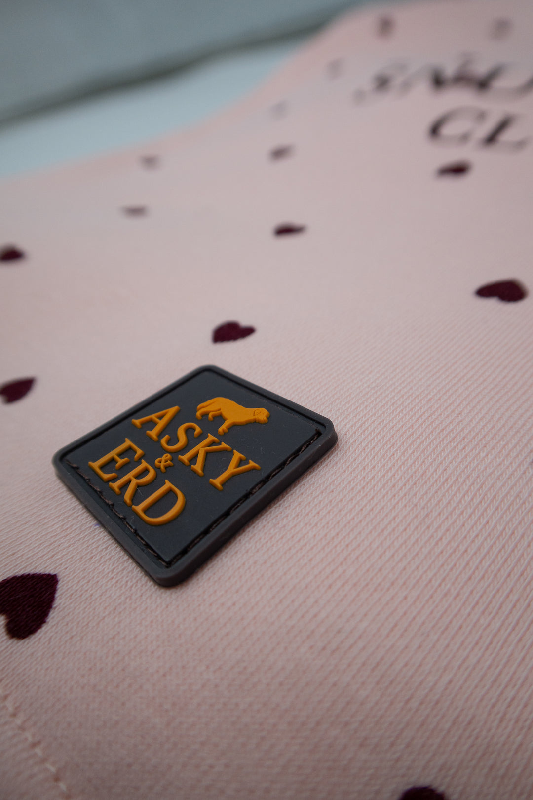 Kiss & Snuggle Club Sweatshirt | Rose Mist